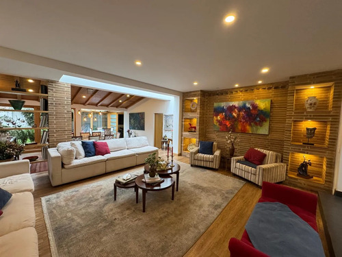 ARRIENDO CASA EN SANTA ANA, USAQUEN – ELEGANCIA CONTEMPORÁNEA EN UNA SOLA PLANTA