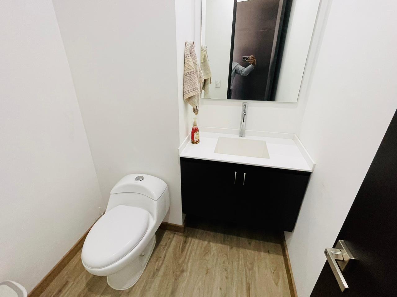Se Vende Espectacular Oficina Exterior Esquinera En Bogotá