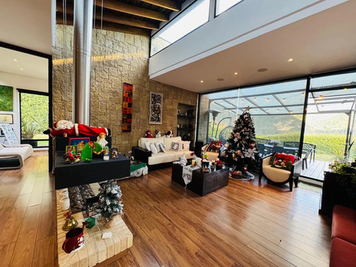 En venta Casa Exclusiva en La Calera – Casa de Campo