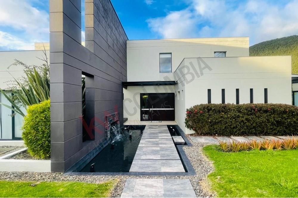 VENDO MAGNIFICA CASA EN LA CALERA
